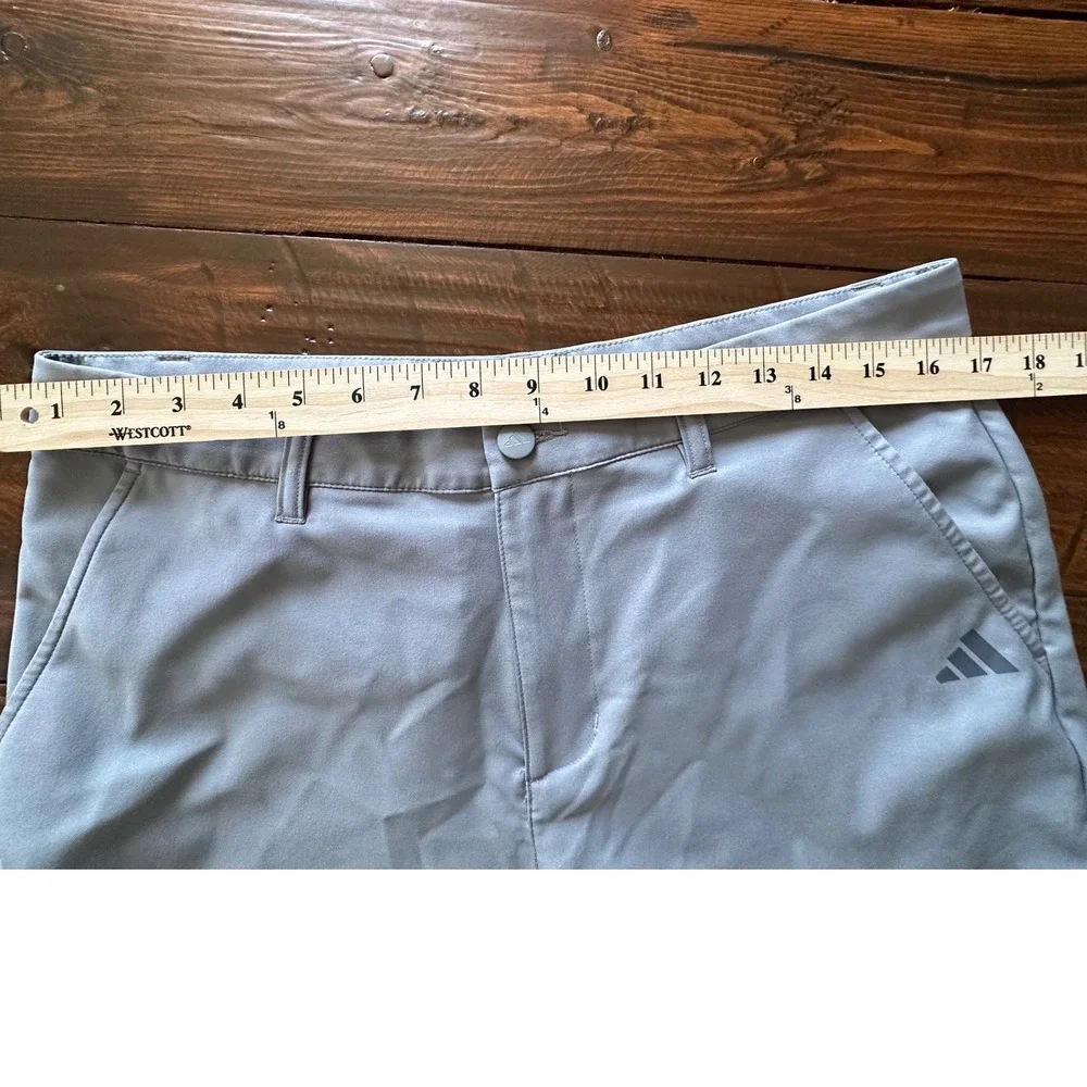 Adidas Mens Golf Shorts Light Grey Flat Front Performance Stretch Size 32